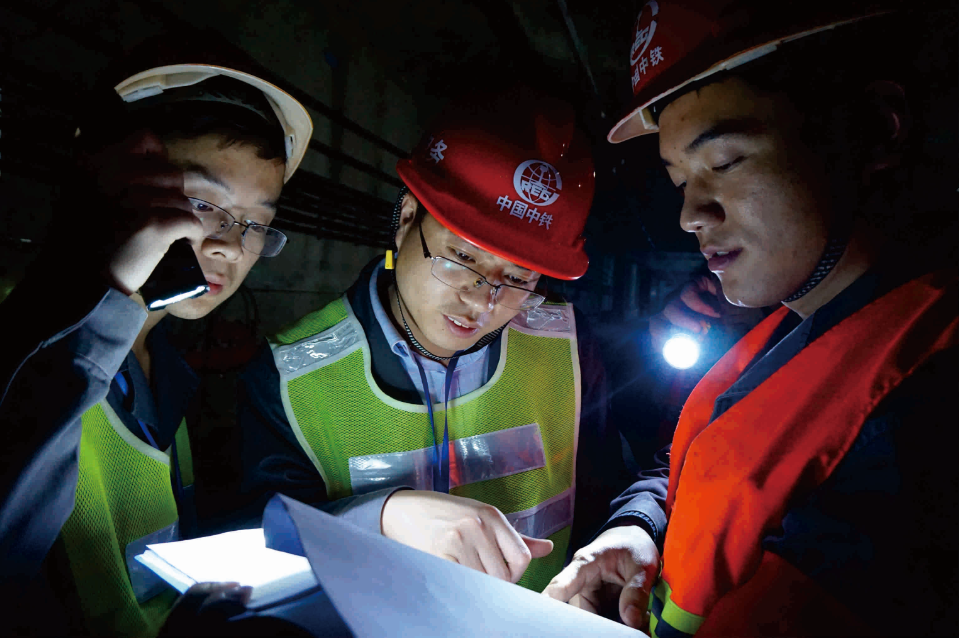 3《攻關(guān)》 袁玉柳.png